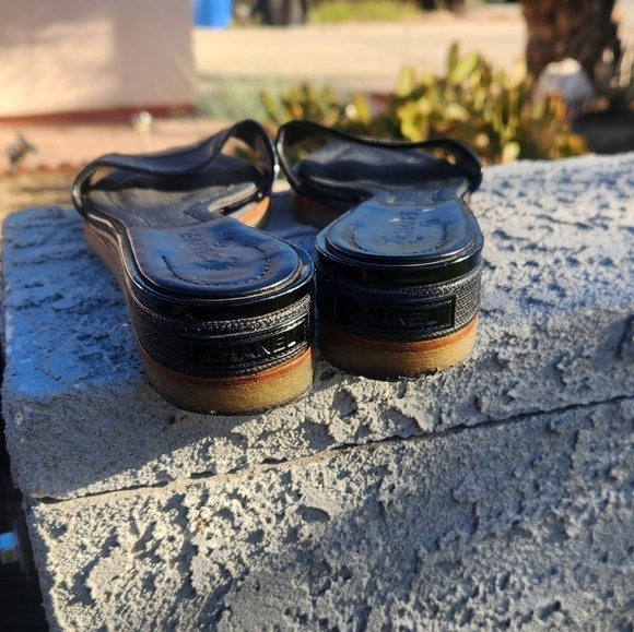 RARE VINTAGE CHANEL SANDALS - Picture 5 of 14